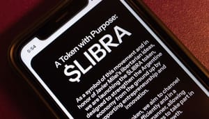 Een afbeelding van een mobiele telefoon met de homepagina van de op Solana gebouwde memecoin LIBRA Een afbeelding van een mobiele telefoon met de homepagina van de op Solana gebouwde memecoin LIBRA