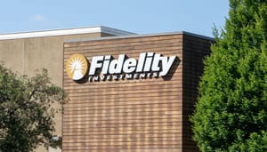 Een logo op een kantoor van Fidelity Investments, een grote Amerikaanse vermogensbeheerder