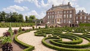 Paleis het Loo, de woonplaats van de koninklijke familie en koning Willem-Alexander van Oranje Nassau, zijne majesteit van Nederland Paleis het Loo, de woonplaats van de koninklijke familie en koning Willem-Alexander van Oranje Nassau, zijne majesteit van Nederland