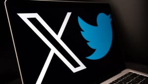 El icónico pájaro de Twitter de 250 kg 'Larry' se subasta por miles El icónico pájaro de Twitter de 250 kg 'Larry' se subasta por miles