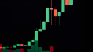groene-candles-op-grafiek-crypto Een crypto grafiek met daarop groene candles, een stijgende koers