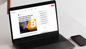 laptop-met-crypto-insiders-website Laptop met geopende Crypto Insiders-website, waarop een artikel over een mogelijke deal tussen Trump en cryptobeurs Binance te zien is. Cryptocurrency nieuws en blockchain-updates.