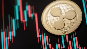 Een afbeelding van een XRP munt na een dalende koers, die op het einde een sterke recovery naar boven maakt Een afbeelding van een XRP munt na een dalende koers, die op het einde een sterke recovery naar boven maakt