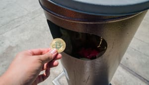 Vrouw gooit €3,5 miljoen Bitcoin-fortuin weg tijdens voorjaarsschoonmaak Vrouw gooit €3,5 miljoen Bitcoin-fortuin weg tijdens voorjaarsschoonmaak