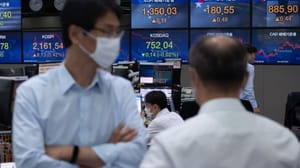 Zuid-Koreaanse-beurs Mensen kijken zorgelijk op een beurs