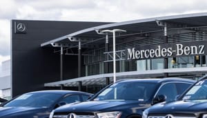 Mercedes Benz Politie neemt 24,5 BTC, Mercedes en luxe villa in beslag van criminelen