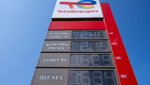 Automobilisten profiteren: benzineprijs daalt door historische oliecrash