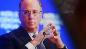 Larry Fink Crypto inversores optimistas pese a la guerra: €1600 millones en fondos de Bitcoin