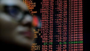 Aandelenbeurs bord rode cijfers verliezen Bitcoin koers duikt onder $117.000, altcoinmarkt koelt eindelijk af