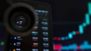 XRP se dispara un 12%, pero analistas legendarios mantienen cautela