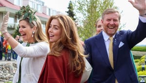 Een afbeelding van het Koninklijk Huis van Nederland, met onder andere koningin Maxima, prinses Alexia, kroonprinses Amalia en koning Willem-Alexander in te zien zijn