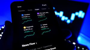 Een afbeelding van verschillende pagina's van cryptomunten, waaronder cardano (ADA), Polygon (POL), Dogecoin (DOGE) en Solana (SOL) Een afbeelding van verschillende pagina's van cryptomunten, waaronder cardano (ADA), Polygon (POL), Dogecoin (DOGE) en Solana (SOL)