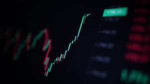 Grafiek groen Onlogische sprong: cryptomunt stijgt 100% ondanks negatief nieuws