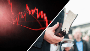 Een afbeelding van een dalende crypto of aandelen koers aan de linkerkant en aan de rechterkant een pastoor met een bijbel in zijn hand Een afbeelding van een dalende crypto of aandelen koers aan de linkerkant en aan de rechterkant een pastoor met een bijbel in zijn hand
