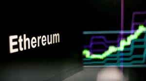 Een afbeelding van Ethereum, het cryptonetwerk, met daarbij een grafiek van de koers van de mimt Een afbeelding van Ethereum, het cryptonetwerk, met daarbij een grafiek van de koers van de mimt