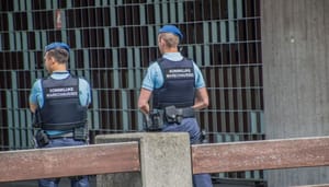 Koninklijke Marechaussee bij DNB-gebouw Koninklijke Marechaussee bij DNB-gebouw