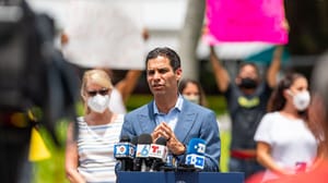 Een afbeelding van burgemeester Francis Suarez, die zijn salaris in bitcoin laat uitbetalen Een afbeelding van burgemeester Francis Suarez, die zijn salaris in bitcoin laat uitbetalen