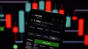 Een afbeelding van een pagina van de AI cryptomunt Fetch.ai, nu ook wel bekend als ASI, op een cryptobeurs met een koersgrafiek op de achtergrond