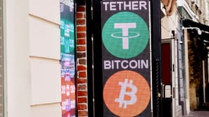 Een afbeelding van tether en bitcoin (USDT en BTC) samen op een uithangbord Een afbeelding van tether en bitcoin (USDT en BTC) samen op een uithangbord