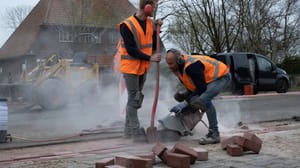 Shutterstock_2281857967 Miljoen pensioenen stijgen in 2026: zoveel krijgen bouwers en metaal erbij