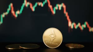 Een afbeelding van de ethereum (ETH) koers met een dalende grafiek in de achtergrond Een afbeelding van de ethereum (ETH) koers met een dalende grafiek in de achtergrond