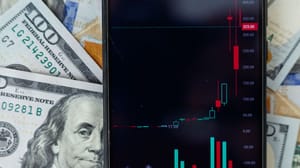 Een afbeelding van een short squeeze in een grafiek op een mobiele telefoon Een afbeelding van een short squeeze in een grafiek op een mobiele telefoon