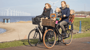 Moeders op fietsen