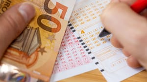 Shutterstock_2704187529 Waarom de overheid jou liever een oudejaarslot verkoopt dan financiële educatie biedt