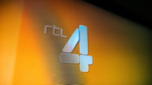 Een afbeelding van het logo van RTL 4 op een beeldscherm, de zender achter Goede Tijden Slechte Tijden (GTST) Een afbeelding van het logo van RTL 4 op een beeldscherm, de zender achter Goede Tijden Slechte Tijden (GTST)