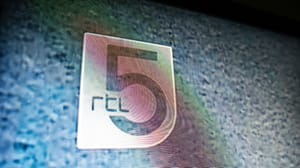 Een afbeelding van het logo van rtl 5, de zender waar robert jensen presentator was van zijn eigen programma Een afbeelding van het logo van rtl 5, de zender waar robert jensen presentator was van zijn eigen programma