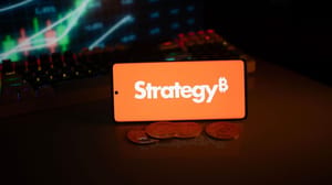 Shutterstock_2699104611 Le PDG de Strategy balaye les inquiétudes concernant la vente de bitcoins : « Nous continuons justement à en acheter »