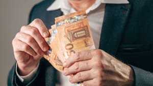 Shutterstock_2733355339 Dit is de rijkste leeftijd van Nederland – zoveel vermogen hebben ze