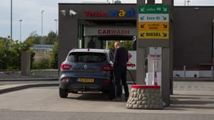 Tankstation (1) Benzine nog duurder: crypto 'truc' bespaart Nederlanders in februari 15%