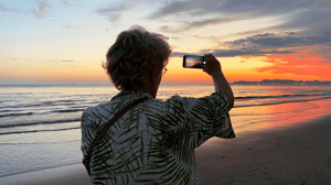 Vrouw neemt vakantieofoto Vrouw neemt vakantieofoto