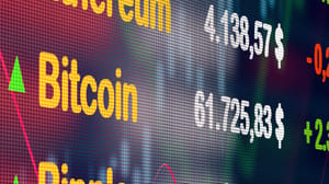 Een afbeelding van bitcoin (BTC) die stijgt met een groene pijl naar 61.726 dollar