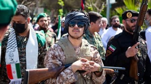 Iraanse soldaten met wapens Iraanse soldaten met wapens