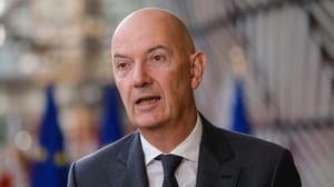 Franse minister van Financiën Roland Lescure Franse minister wil meer Europese stabiele cryptomunten en tokenisatie