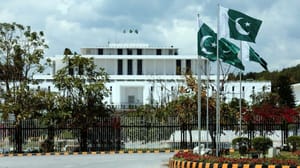 The, Aiwan-e-sadr, , Pakistan's, Presidential, Palace, In, Islamabad, , With, Flags, Waving Pakistan heft verbod op, cryptobedrijven voortaan toegestaan