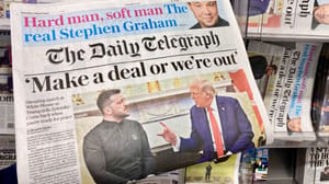 Een afbeelding van Trump en Zelensky op een nieuwskrant Een afbeelding van Trump en Zelensky op een nieuwskrant
