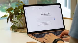Een afbeelding van iemand die AI mode van Google gebruikt Een afbeelding van iemand die AI mode van Google gebruikt
