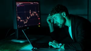 handelaar-laptop-grafiek België zet na nieuwe cryptowet deze 6 cryptobedrijven op zwarte lijst