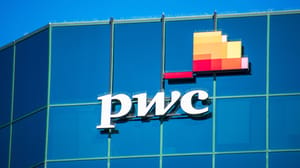 Pwc, Logo, Sign, On, Company, Office., Pricewaterhousecoopers, Is, A, Multinational PwC-onderzoek: cryptobeleggers kochten dit jaar massaal bij tijdens dip
