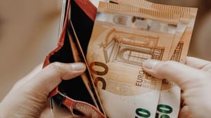Economen waarschuwen voor nieuwe klap voor de Nederlandse portemonnee