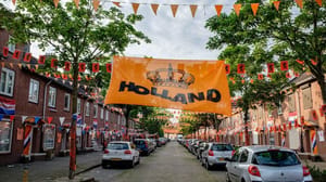 WK Voetbal in Nederland, straat kleurt oranje Rabobank: Nederland profiteert mee als Oranje in dit WK presteert