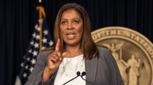 Letitia-James-tijdens-toespraak