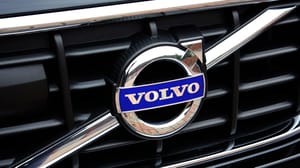 Volvo logo op auto