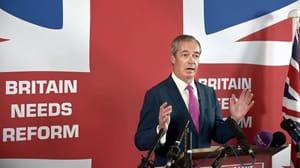 Nigel Farage van de Britse Reform partij Britse politici willen verbod op politieke cryptodonaties na controverses