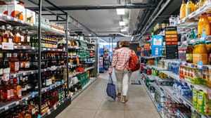 Haarlem, , Netherlands, -, Aug, 29, , 2019:, Rear, View, Of, Woman Dit maakt Nederland nu duurder en het zijn niet je boodschappen
