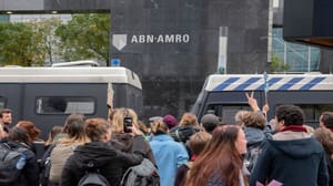Day, 2, Small, Group, Of, Protesters, For, The, Climate, Demonstration ABN Amro krijgt opnieuw miljoenenboete voor gebrekkige witwascontroles