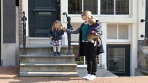 Mother, And, Small, Left, The, House, For, A, Walk, Or Zoveel moet je nu verdienen voor een gemiddelde huurwoning in Nederland